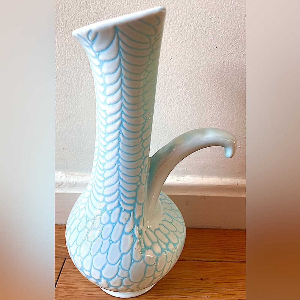 BESWICK Art Deco Vase, Blue & White Feathered Design Pottery, Made in England